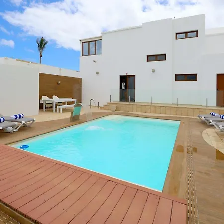 Villa Tisalaya, 4 Bed Pdc Puerto del Carmen (Lanzarote)
